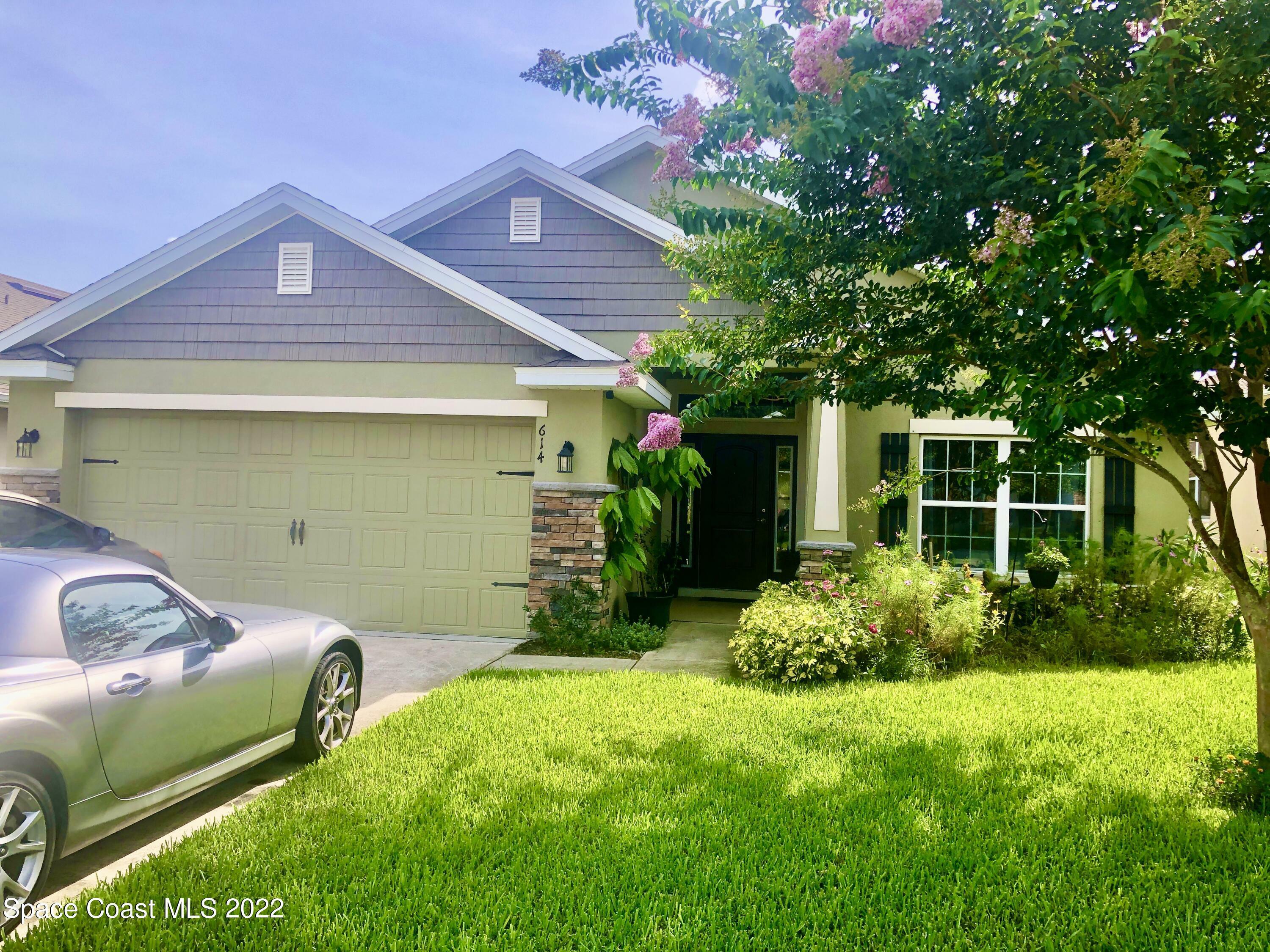 Property Photo: 614 Breakaway Trail FL 32780