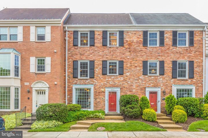 6813 Market Square Drive  McLean VA 22101 photo