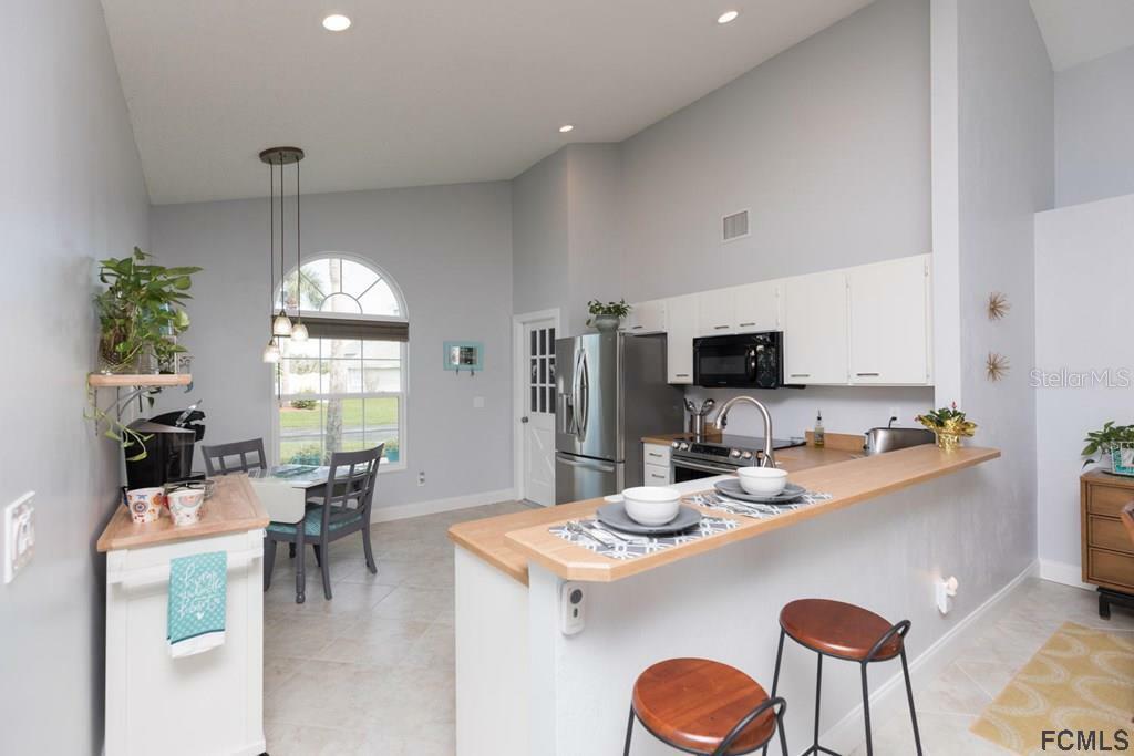 Property Photo: 4 Nantucket Drive FL 32137