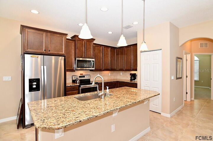 Property Photo:  28 Cool Water Court  FL 32137 