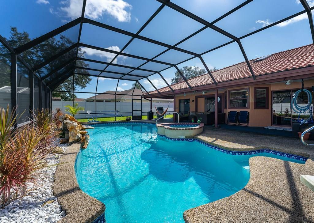 Property Photo: 19 Frontier Drive FL 32137