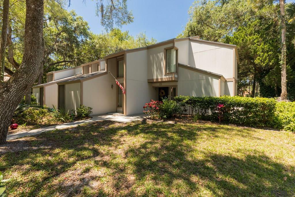 Property Photo: 16 Mid Oaks Circle 16 FL 32137