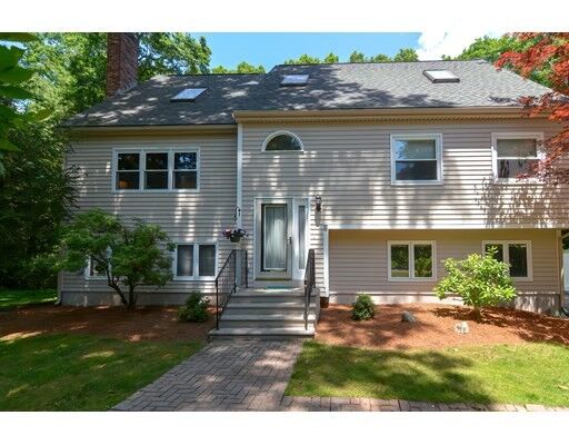 9 Maple Tree Ln  Franklin MA 02038 photo