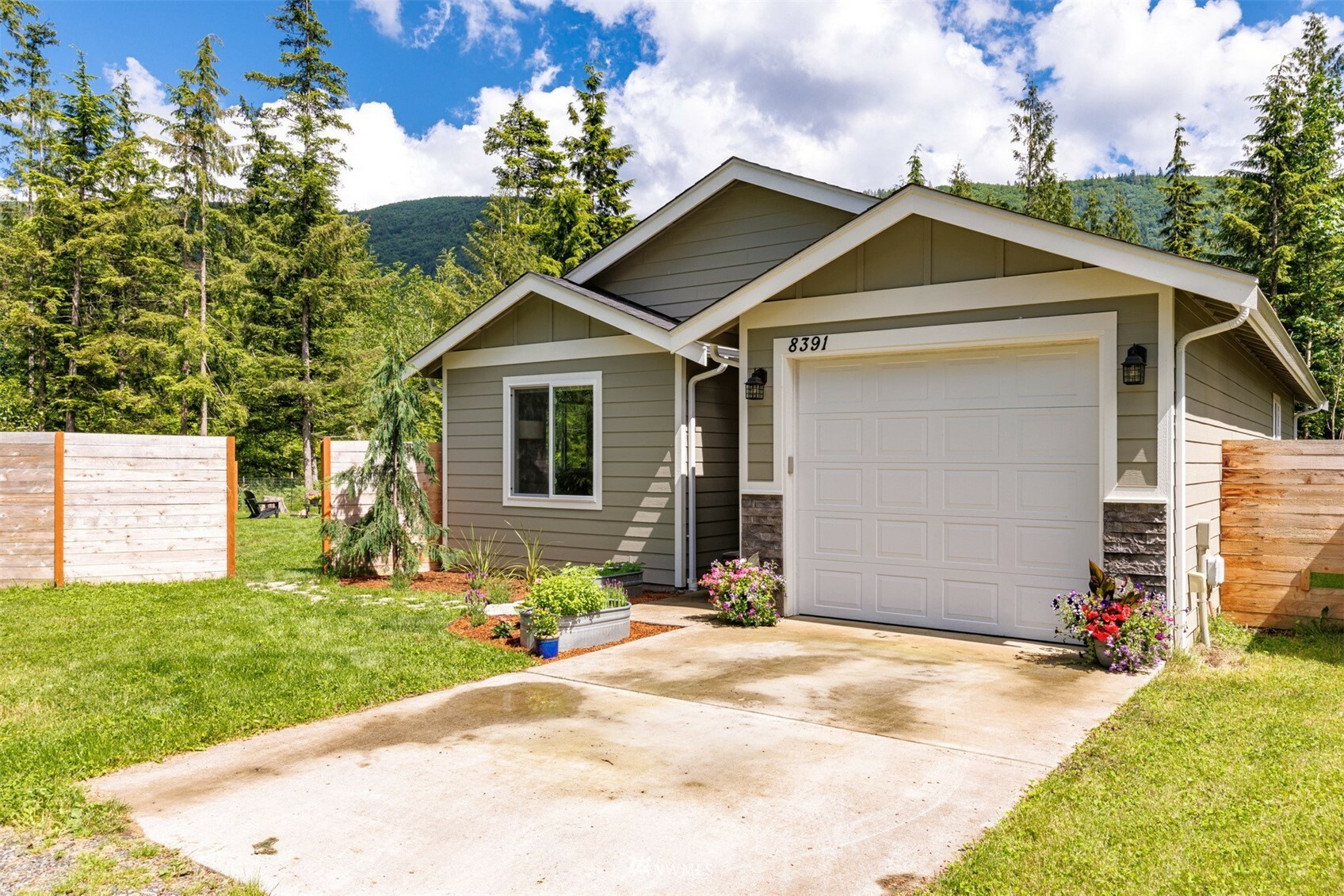 Property Photo: 8391 Golden Valley Boulevard WA 98266