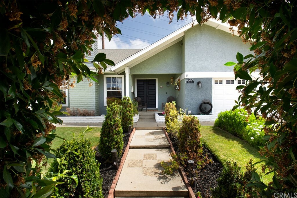 Property Photo:  9473 Siskin Avenue  CA 92708 