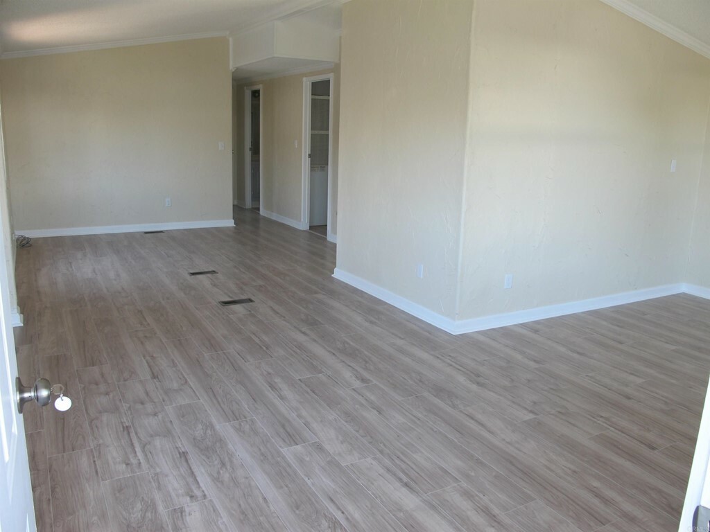 Property Photo:  6460 Convoy Court 185  CA 92117 