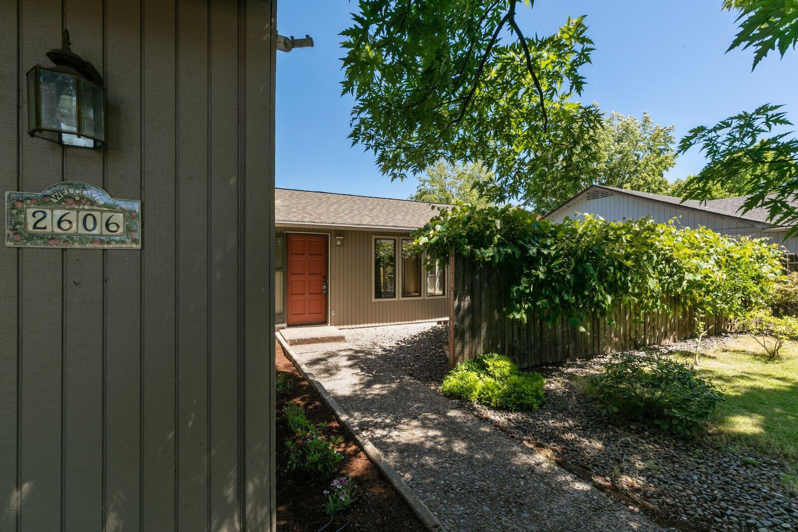 Property Photo: 2606 Hawaiian Avenue OR 97504