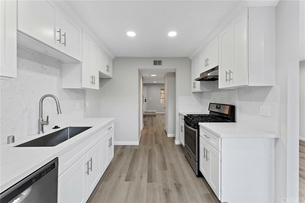 Property Photo:  1236 N Citrus Avenue 3  CA 91722 