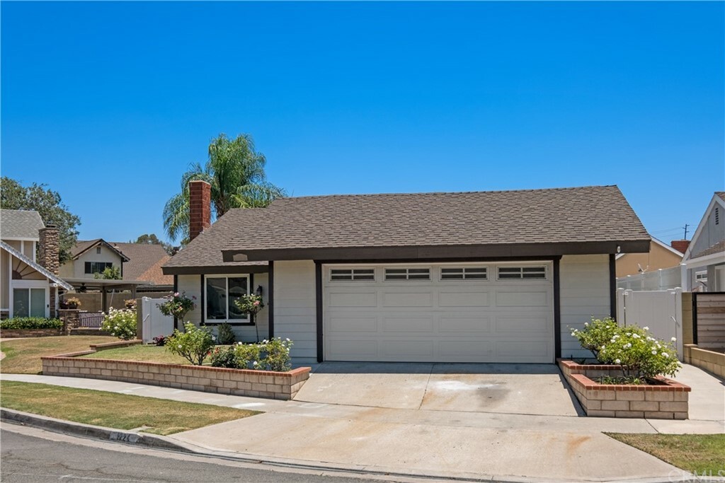 Property Photo: 1224 Hinsdale Place N CA 92807