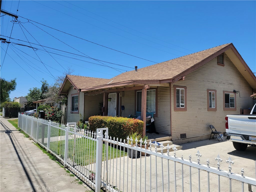 Property Photo:  215 Hobart Street  CA 92707 