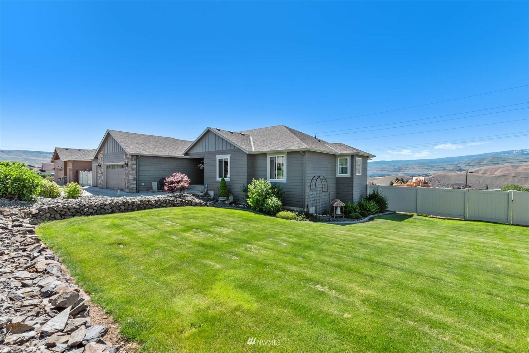 Property Photo:  955 Ridge Crest Drive  WA 98801 