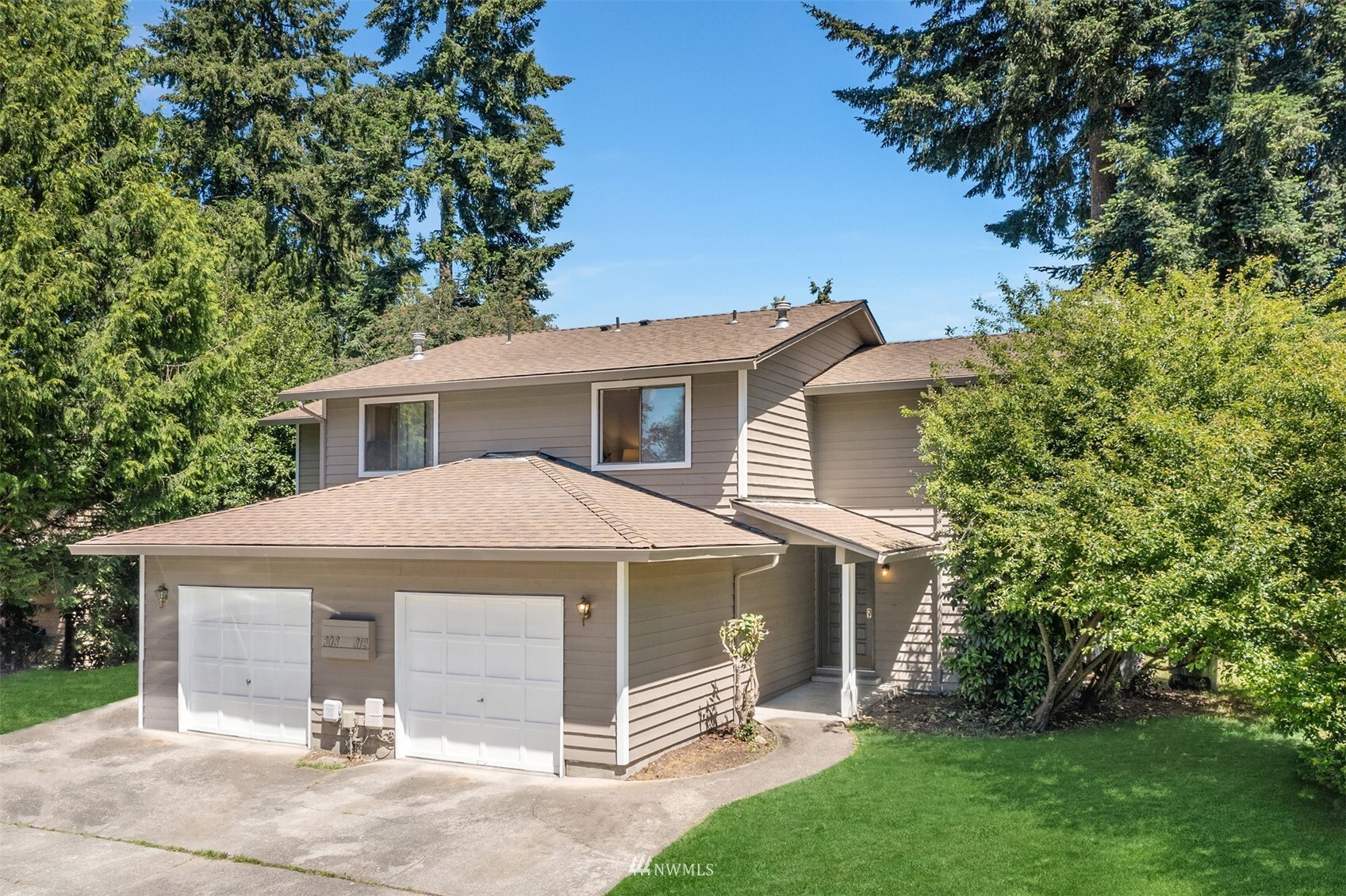 Property Photo:  808 141st Place SE  WA 98007 