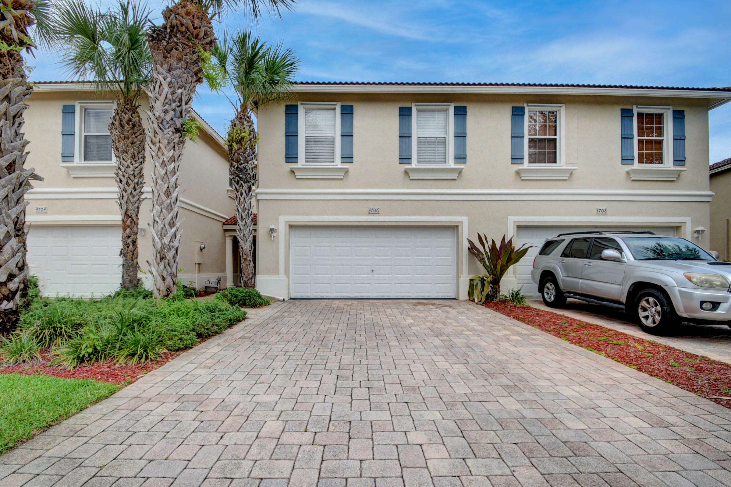 Property Photo:  4706 Cohune Palm Court  FL 33463 