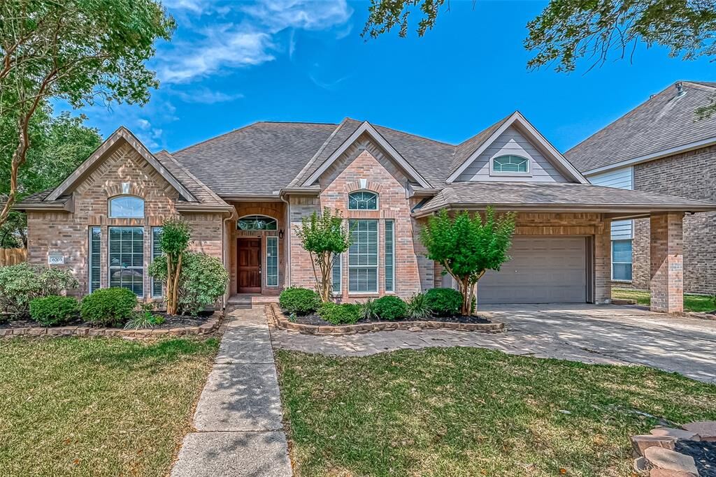 Property Photo: 6703 Chartrese Avenue TX 77521