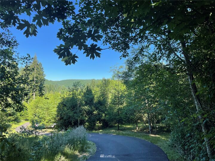 Property Photo:  405  Woodside Drive  WA 98632 