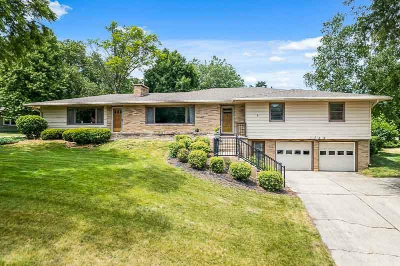 Property Photo:  1755 Arrowhead Dr  WI 53511 