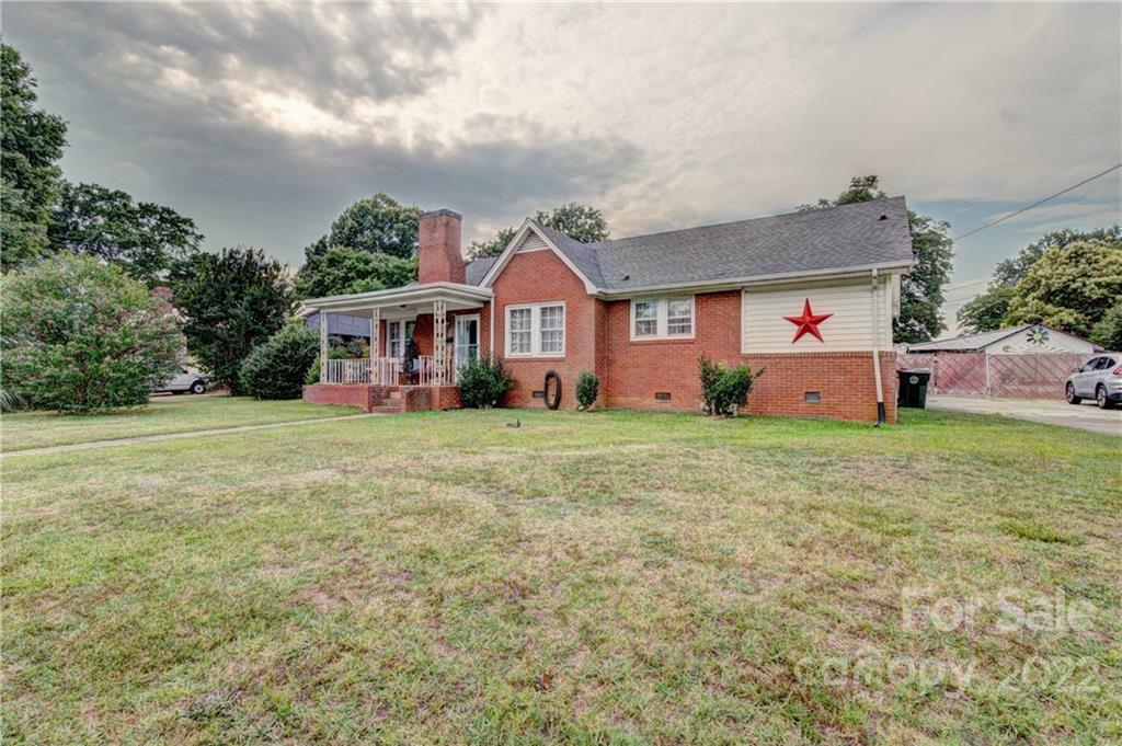 Property Photo:  308 W 2nd Street  NC 28021 