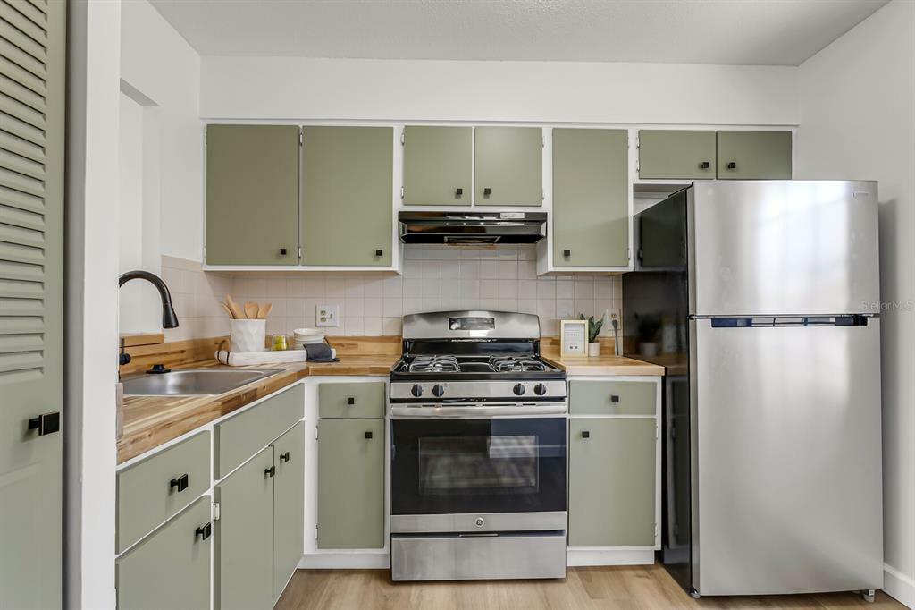 Property Photo: 1603 Mission Hills Boulevard FL 33759