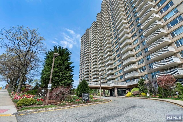 555 North Avenue 19U  Fort Lee NJ 07024 photo
