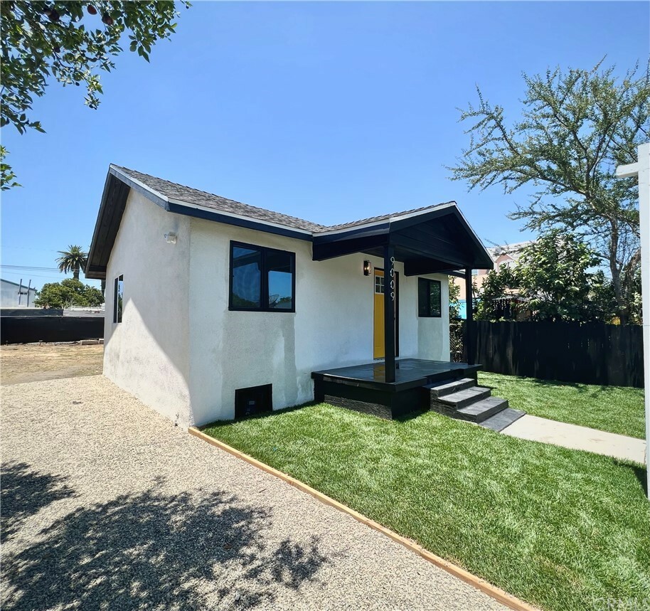 Property Photo:  9009 Elm Street  CA 90002 