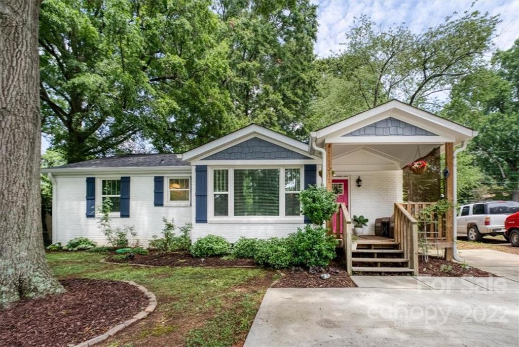 Property Photo: 2231 Shamrock Drive NC 28205