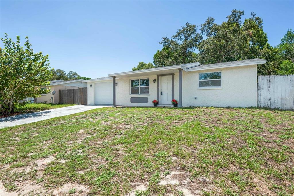 Property Photo:  7805 Treasure Pointe Drive  FL 34668 