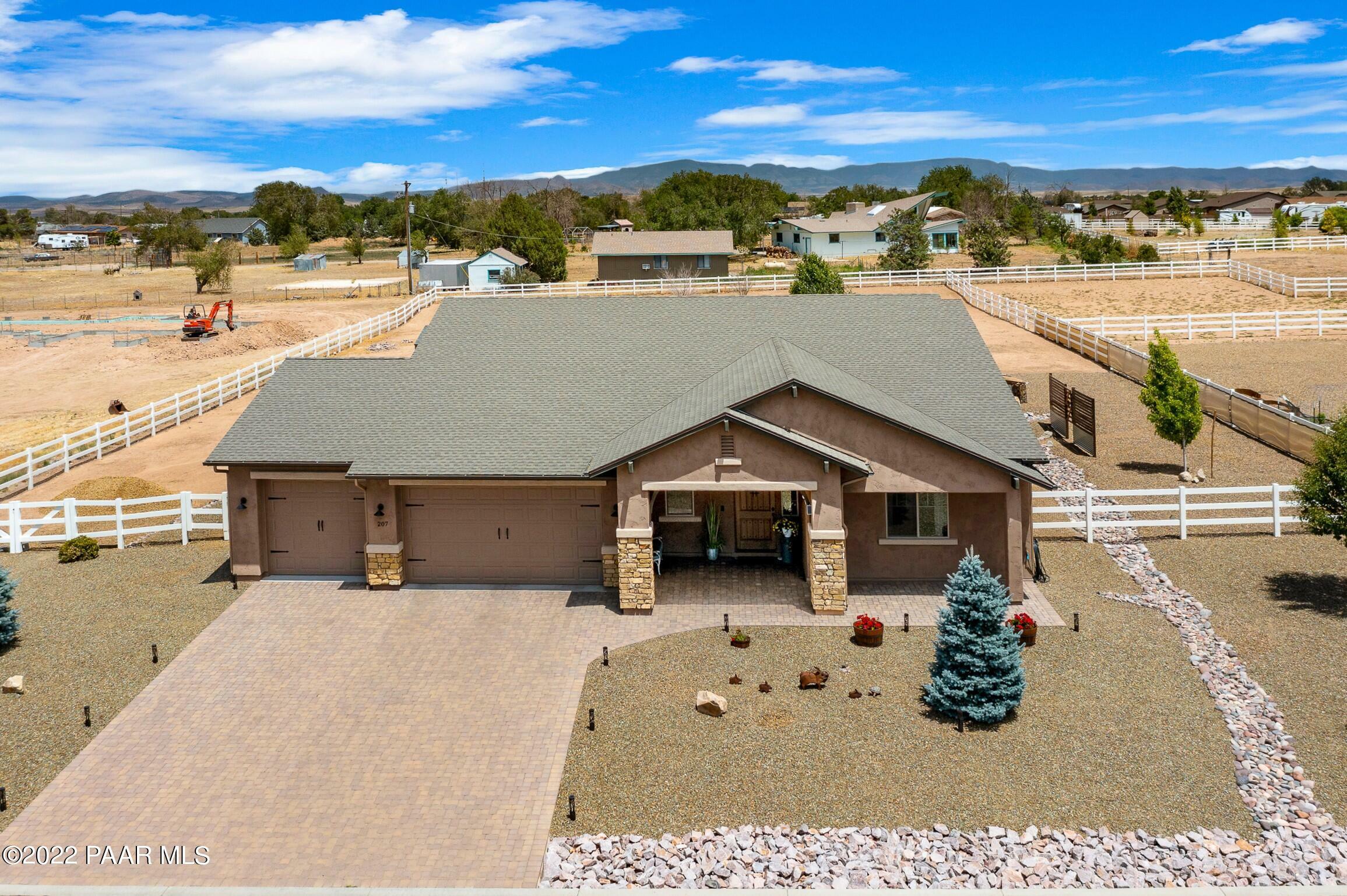 Property Photo:  207 S Brenna Drive  AZ 86323 