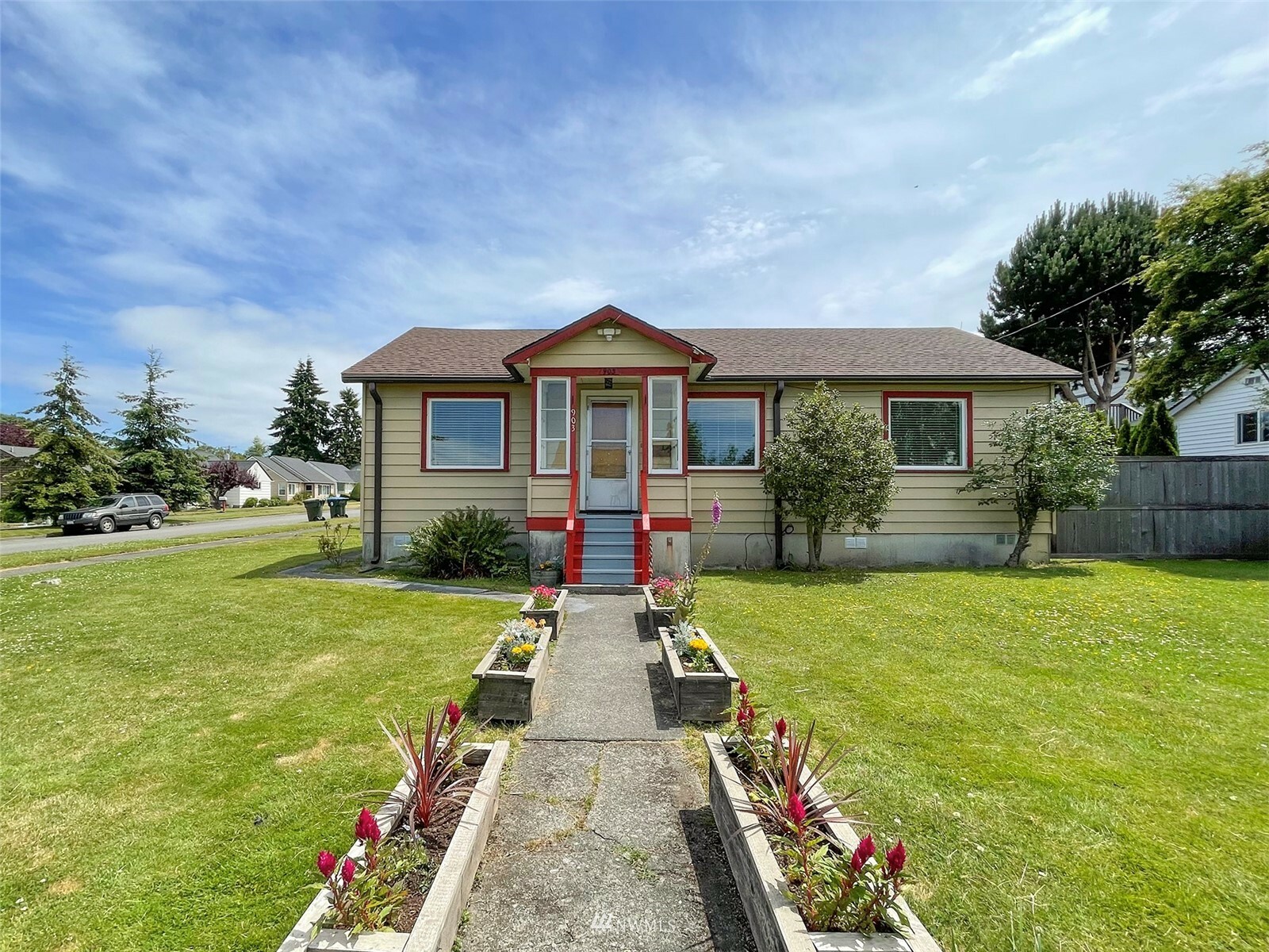 Property Photo:  903 S Albert Street  WA 98362 