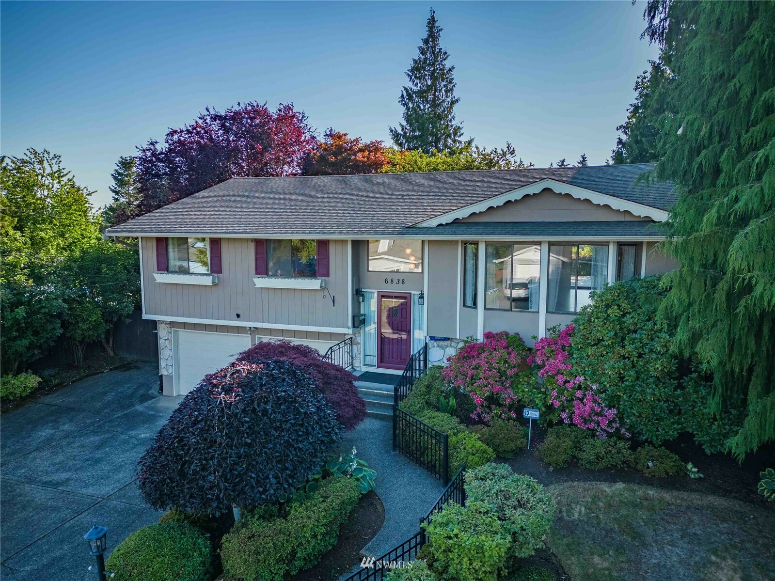 Property Photo:  6838 S L Street  WA 98408 