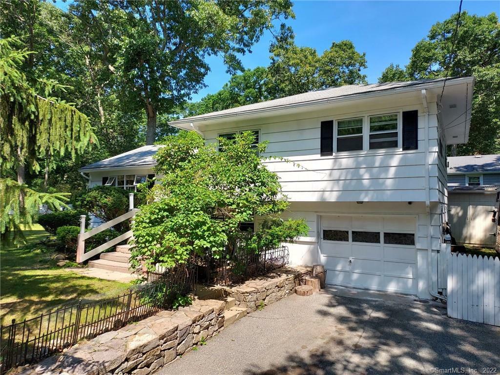 Property Photo:  4 Foxcroft Road  CT 06357 