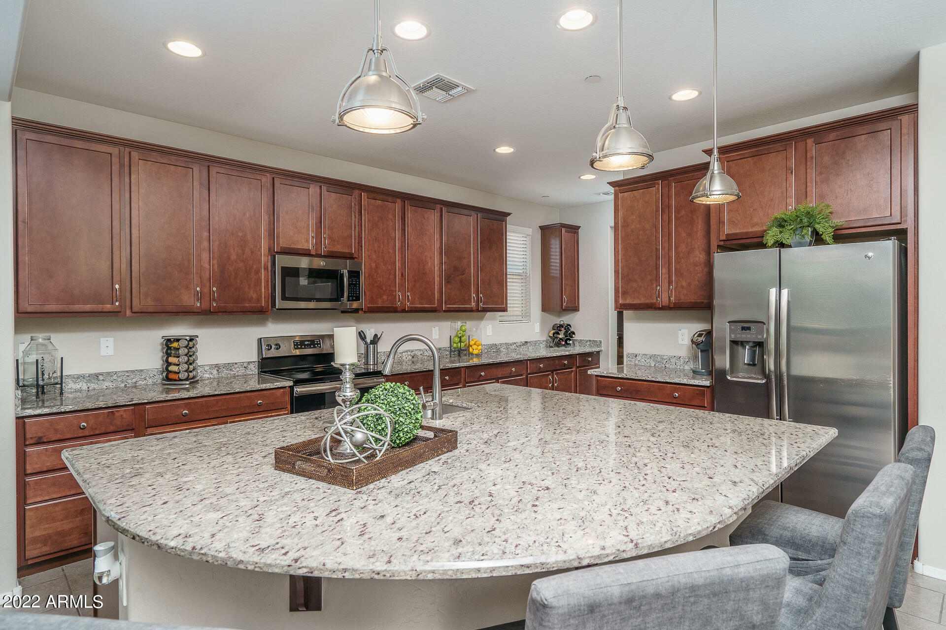 Property Photo: 1671 N 214th Avenue AZ 85396