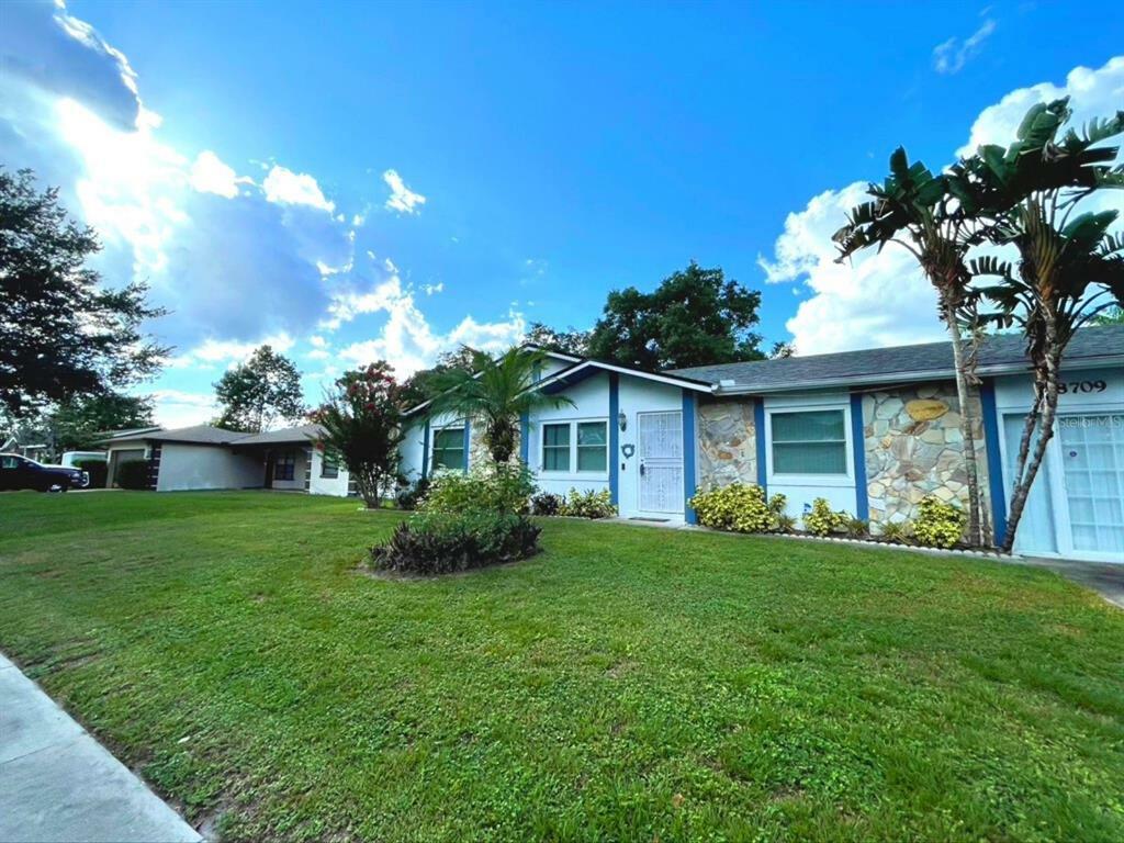 Property Photo:  8709 Brackenwood Drive  FL 32829 