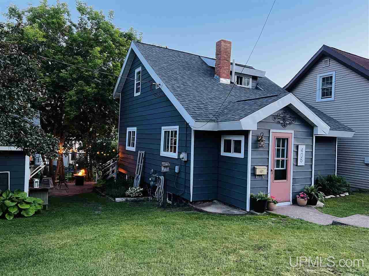 Property Photo:  405 Bluff St  MI 49866 