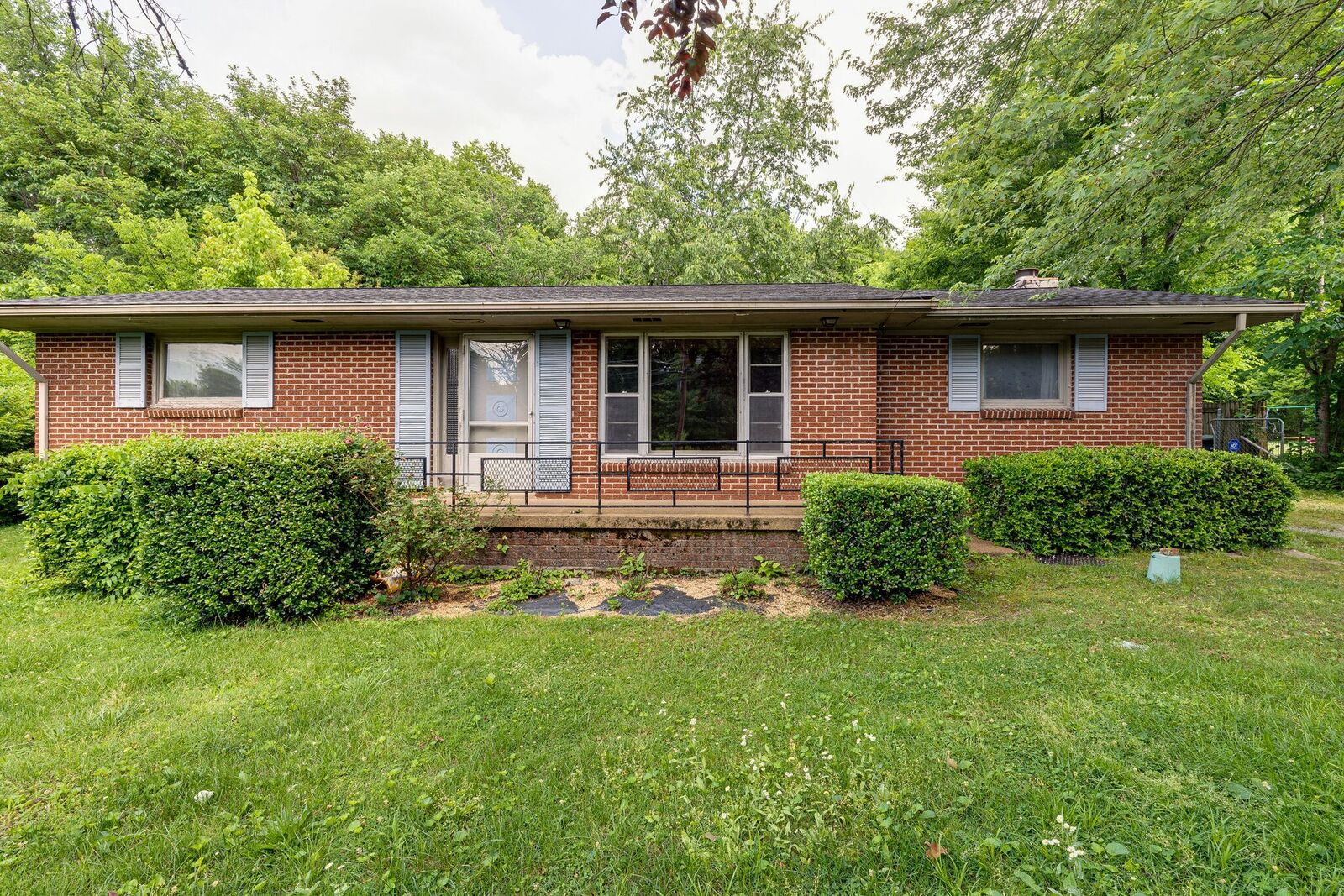 Property Photo:  1822 Woodland St  TN 37172 