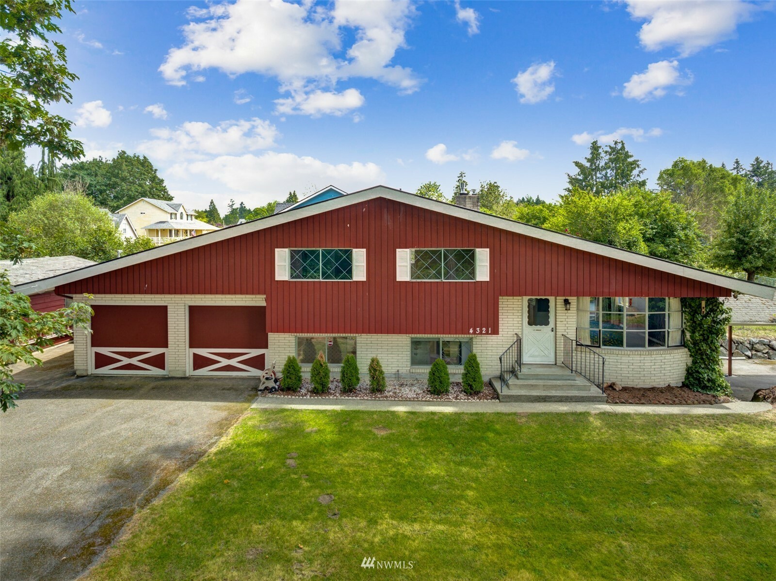 Property Photo: 4321 110th Avenue E WA 98372