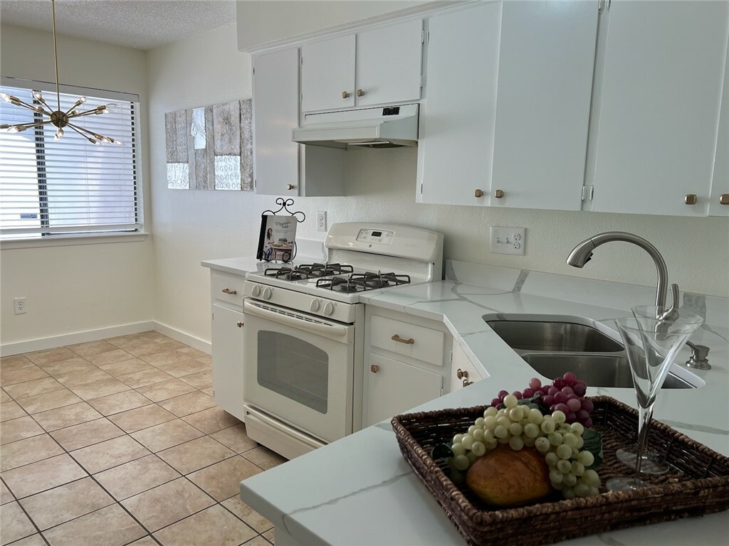 Property Photo: 314 W William Cannon Drive B- Rt Side TX 78745