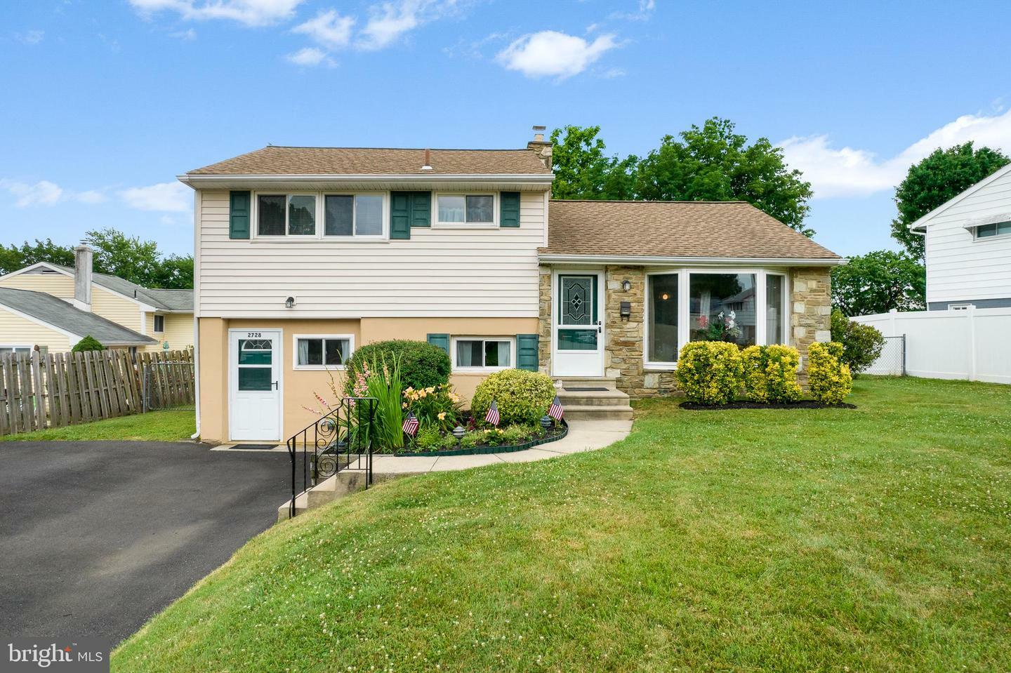 Property Photo: 2728 Rossiter Avenue PA 19001