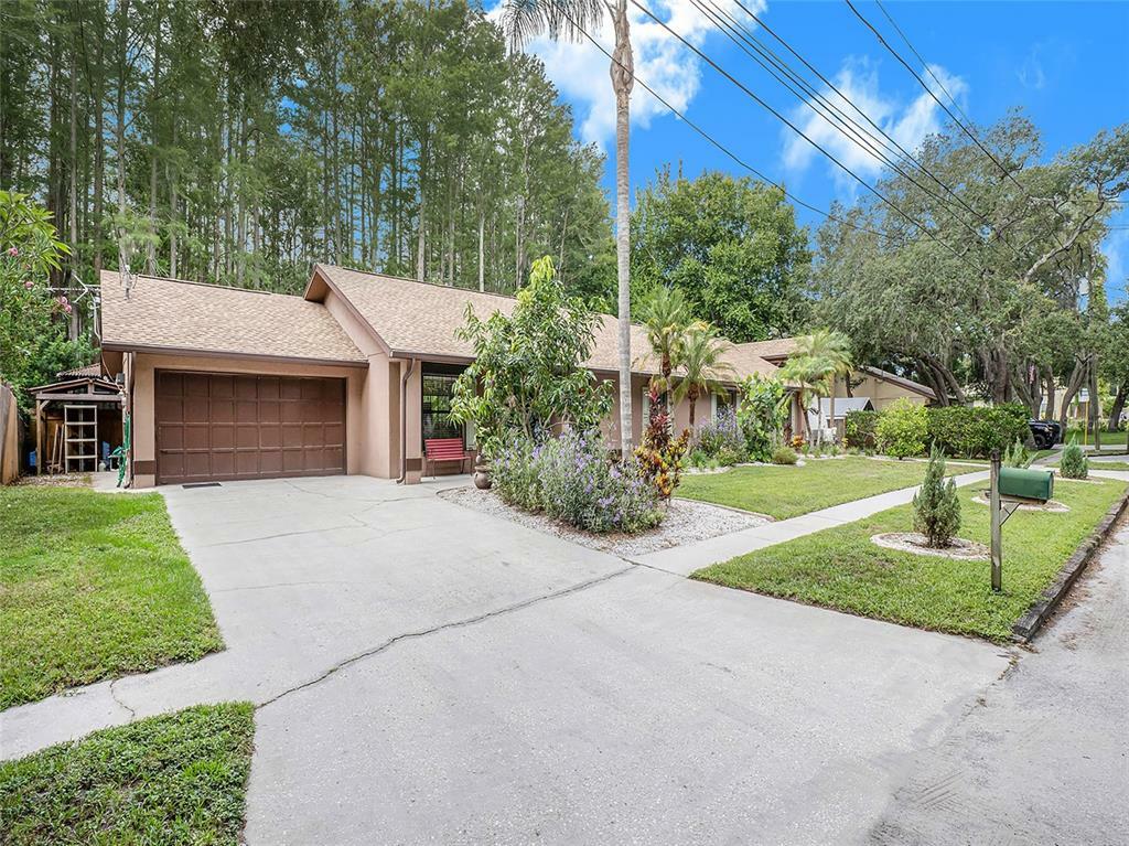 Property Photo: 726 Pent Street FL 34689