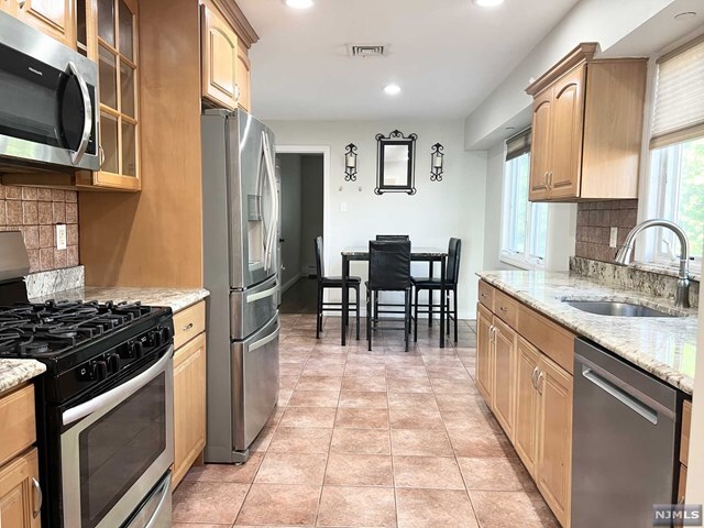 Property Photo:  391 McKinley Street 2  NJ 07022 