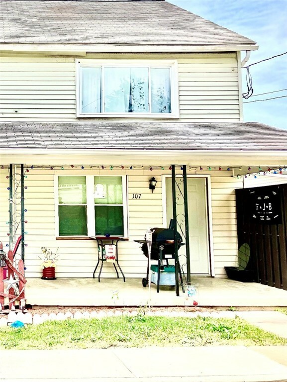 Property Photo:  107 Lincoln St  PA 15324 