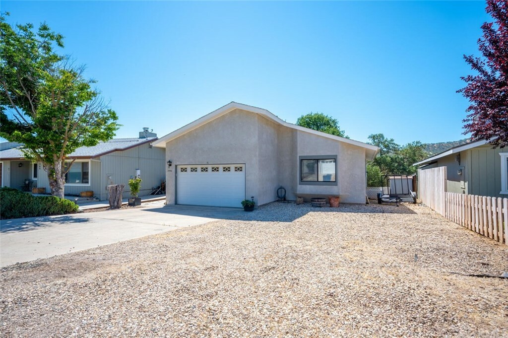 Property Photo:  1990 Green Brook Lane  CA 93446 