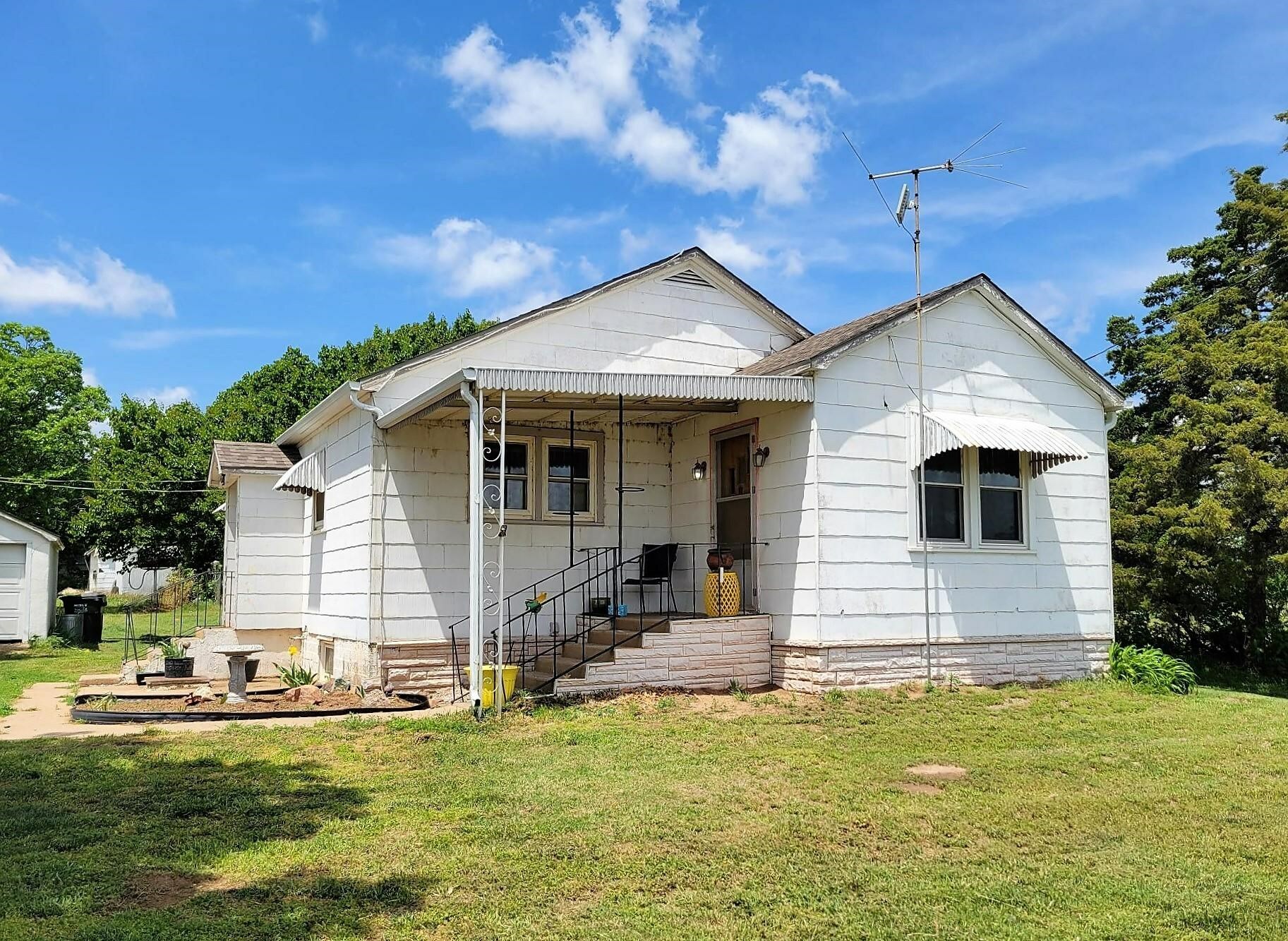 Property Photo:  505 N Main  KS 67159 