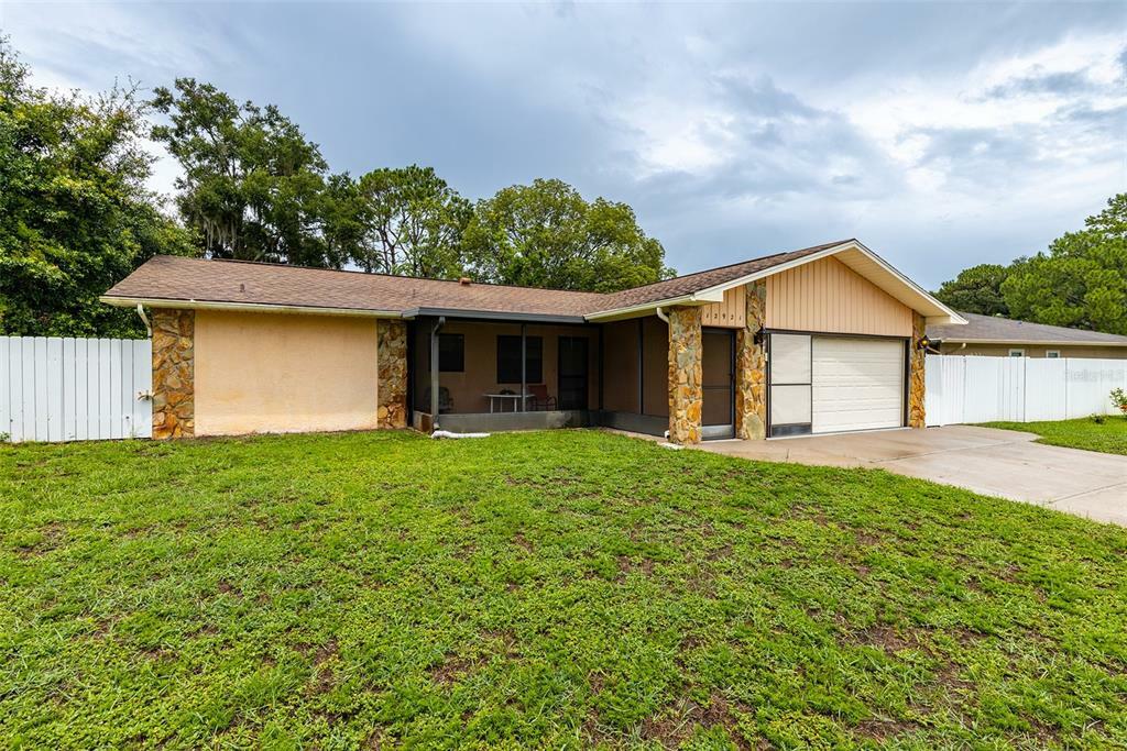 Property Photo:  12921 Banyan Street  FL 34669 