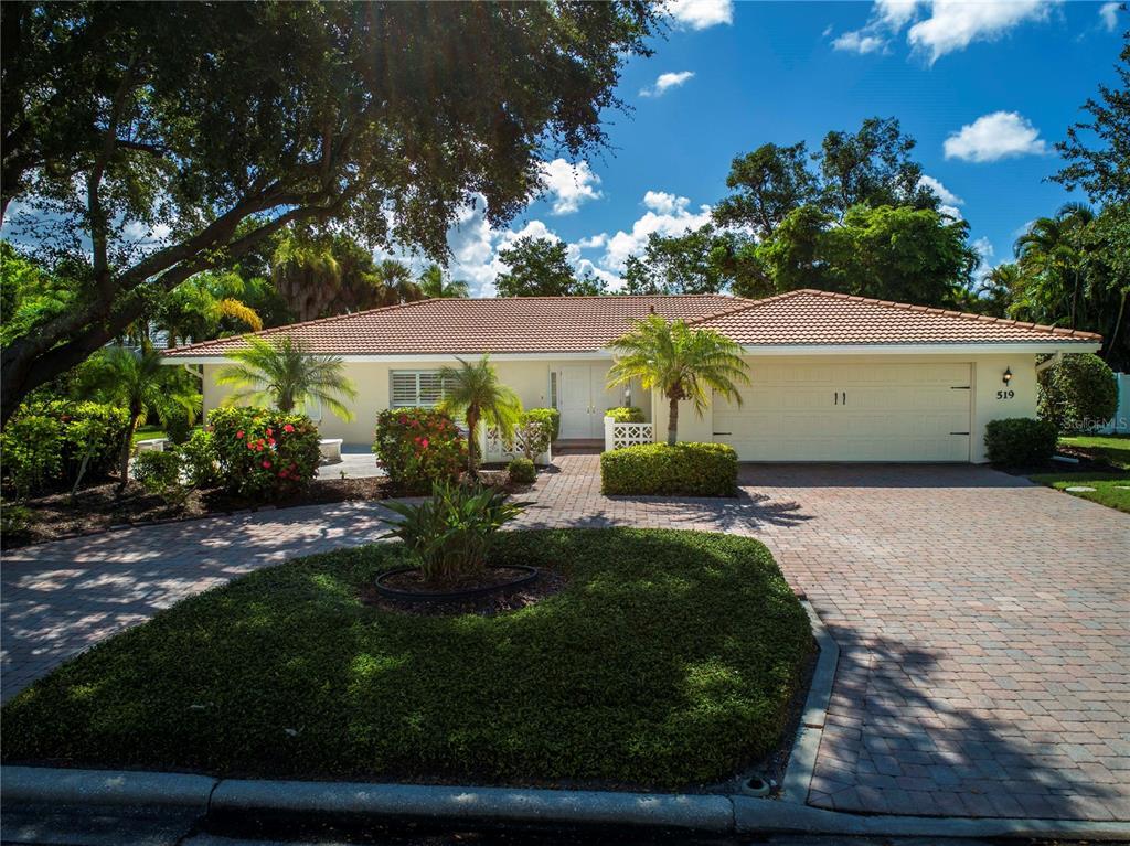 Property Photo: 519 Blue Jay Place FL 34236