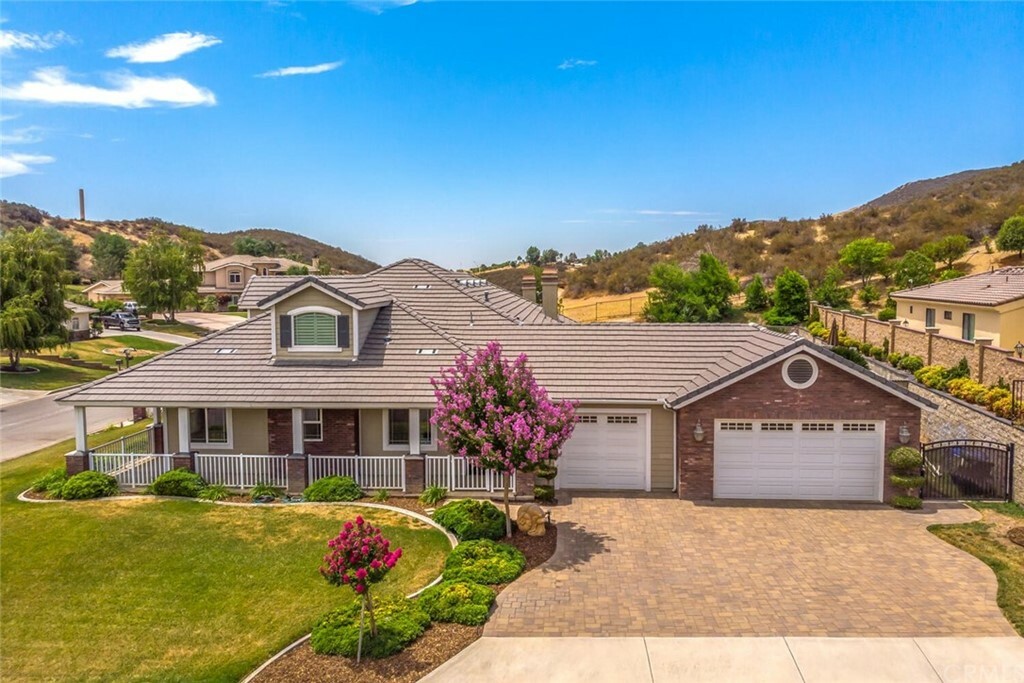 Property Photo: 10376 Tivoli Way CA 92399
