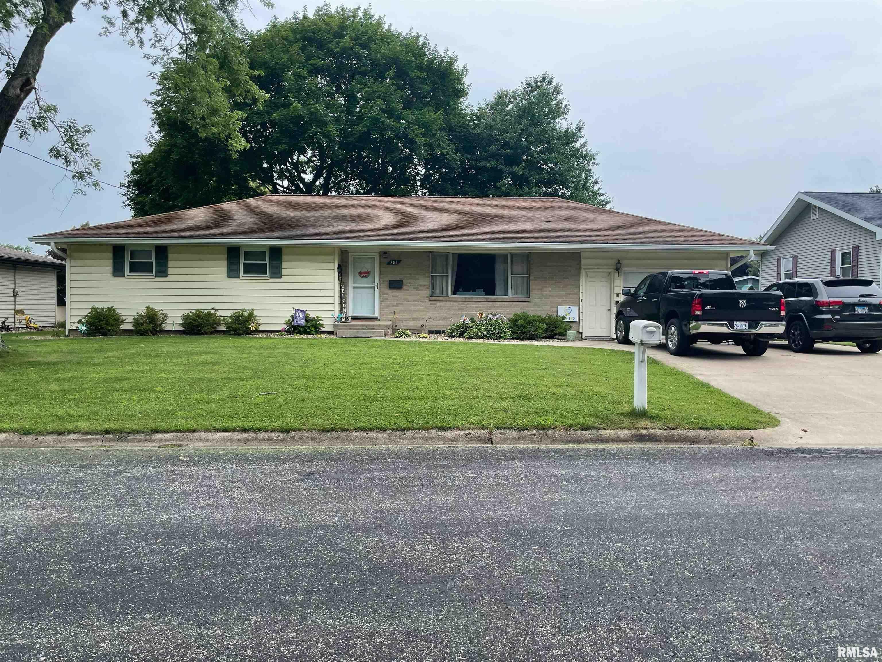 Property Photo: 105 N Howard IL 61561-9650