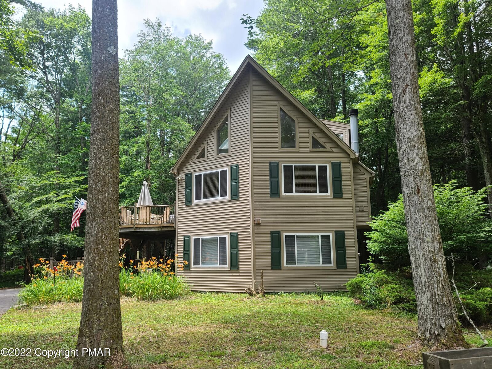 Property Photo:  425 King Arthur Road  PA 18347 
