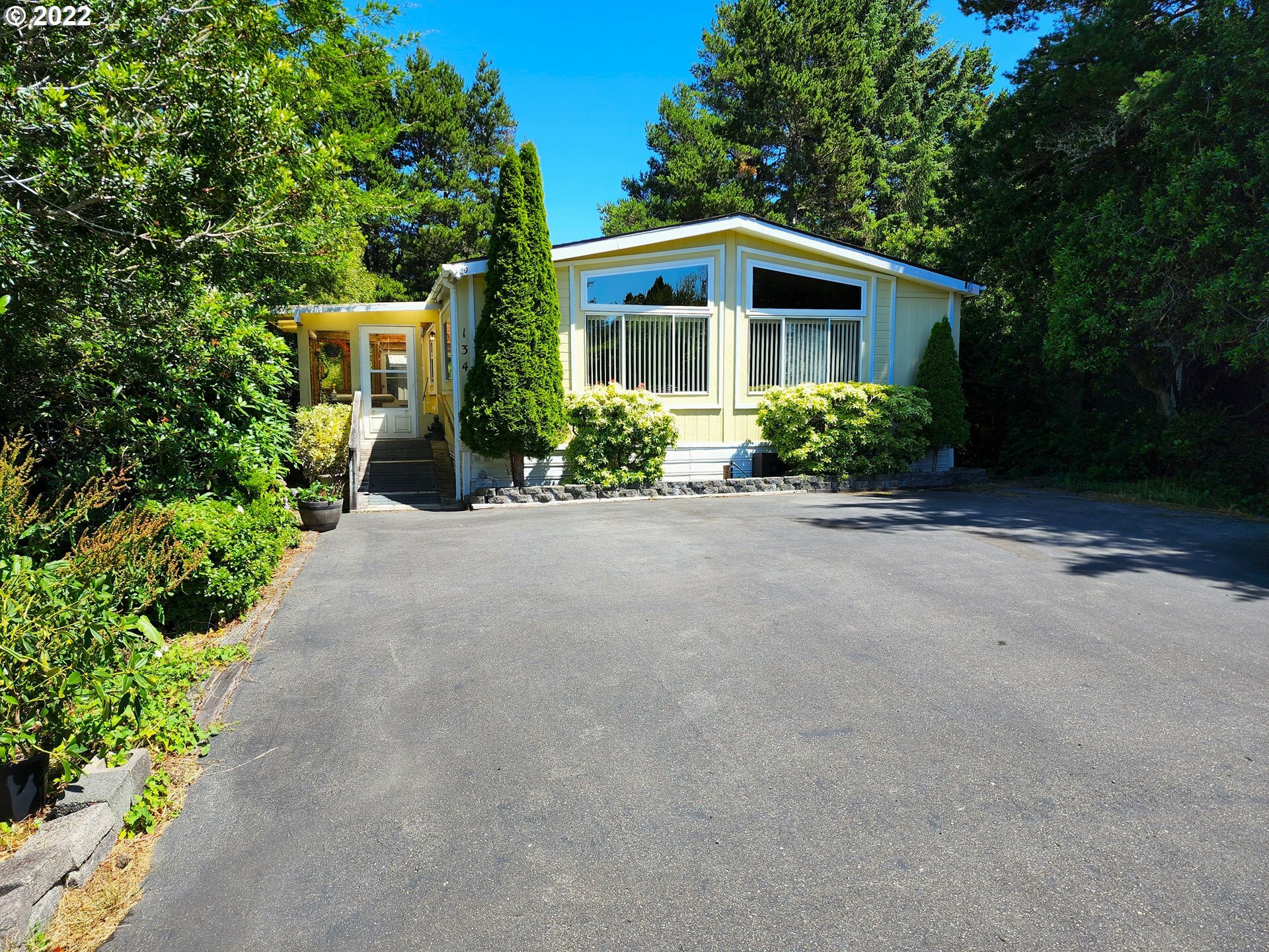 Property Photo:  1600 Rhododendron Dr 134  OR 97439 