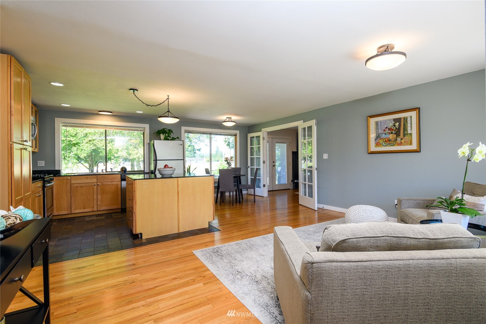 Property Photo:  205 Thrasher Avenue NE  WA 98045 