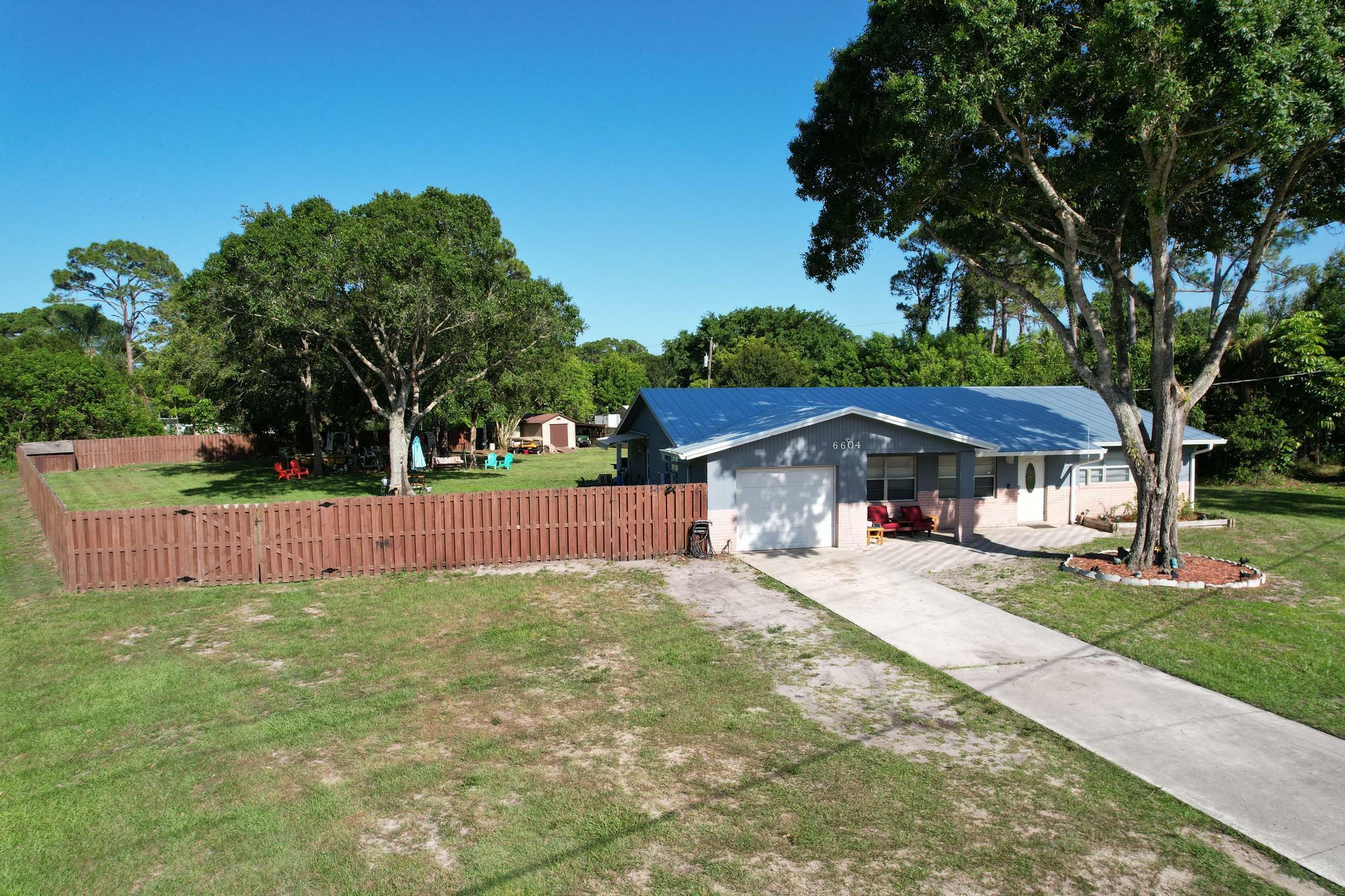 Property Photo: 6604 Deleon Avenue FL 34951